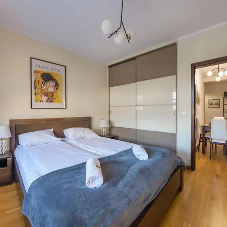 Seaside With Sunny Terrace 아파트