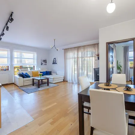 Seaside With Sunny Terrace 아파트